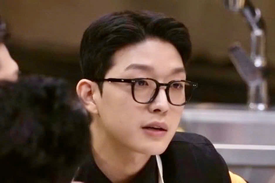 'Dau bep hot nhat xu Han' lo la thu yeu cau ban gai ngu voi nguoi khac hinh anh