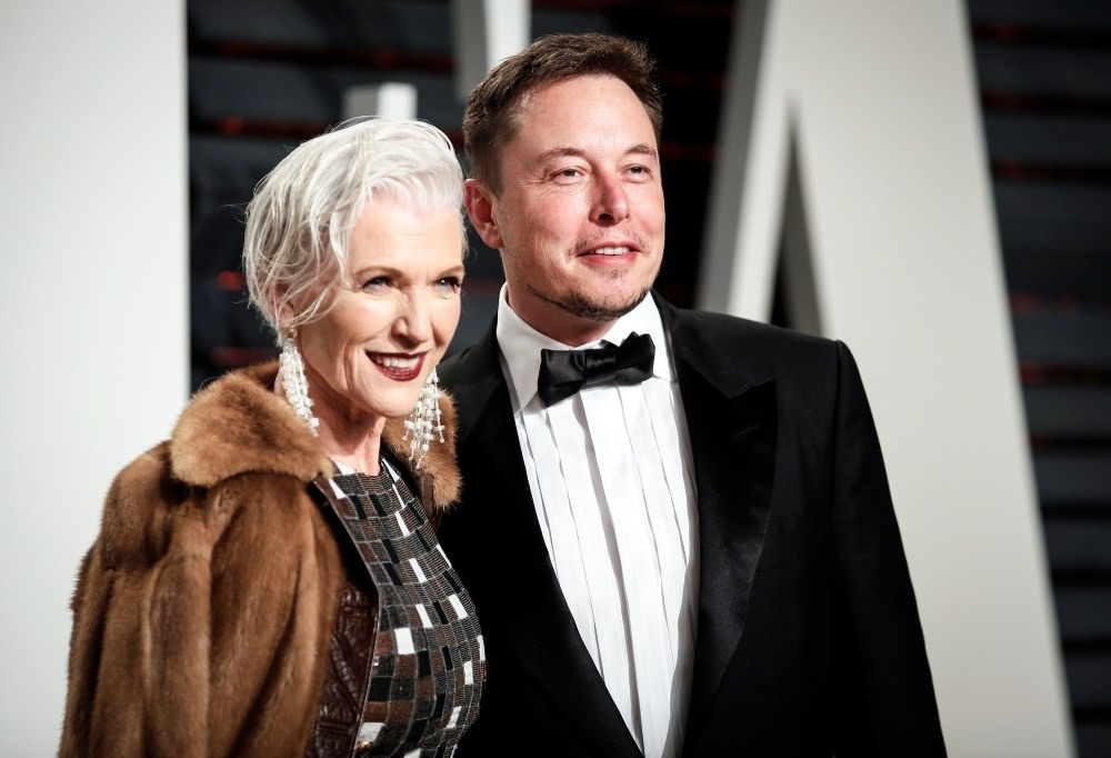 Me Elon Musk chi trich phong vien goc Viet hinh anh