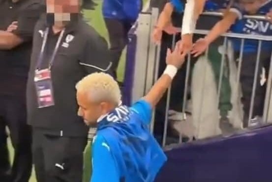 Co dong vien rao ban 'nhan kim cuong cua Neymar' hinh anh