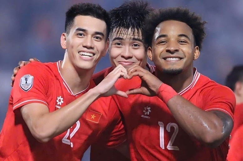 Tinh ban than thiet cua bo ba 'so 2' o doi tuyen Viet Nam hinh anh