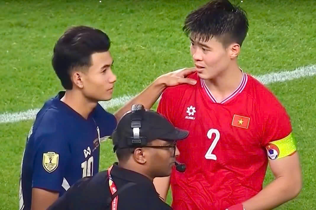 Duy Manh va Suphanat tam su gi sau tran chung ket ASEAN Cup hinh anh