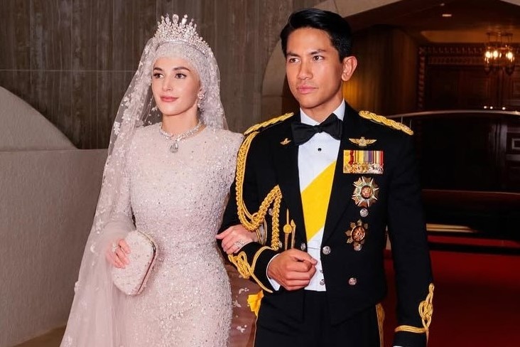 Hoang tu Brunei ky niem mot nam ngay cuoi hinh anh