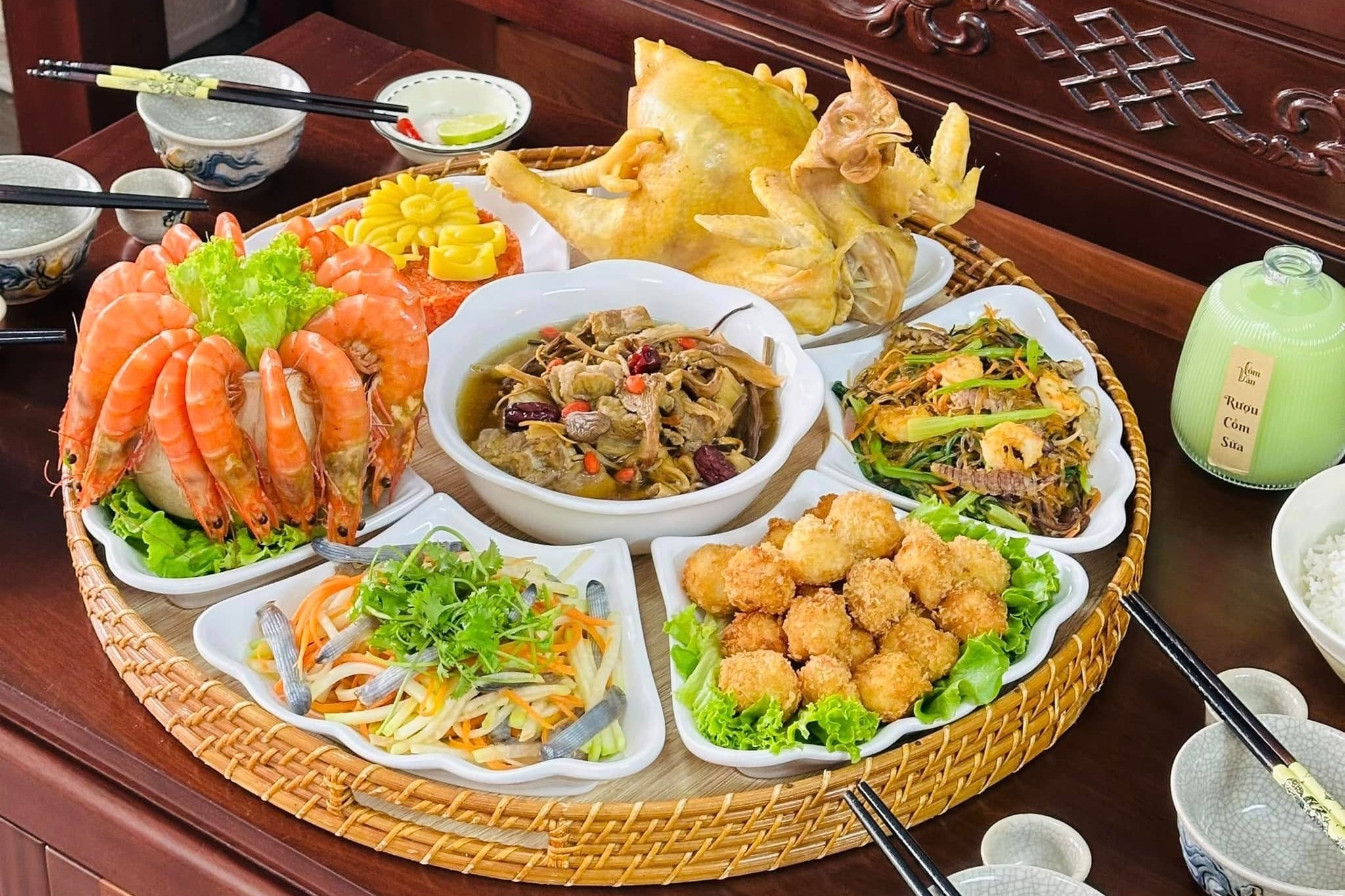 Dan mang xuyt xoa voi nhung mam cung ong Cong ong Tao cau ky, dep mat hinh anh