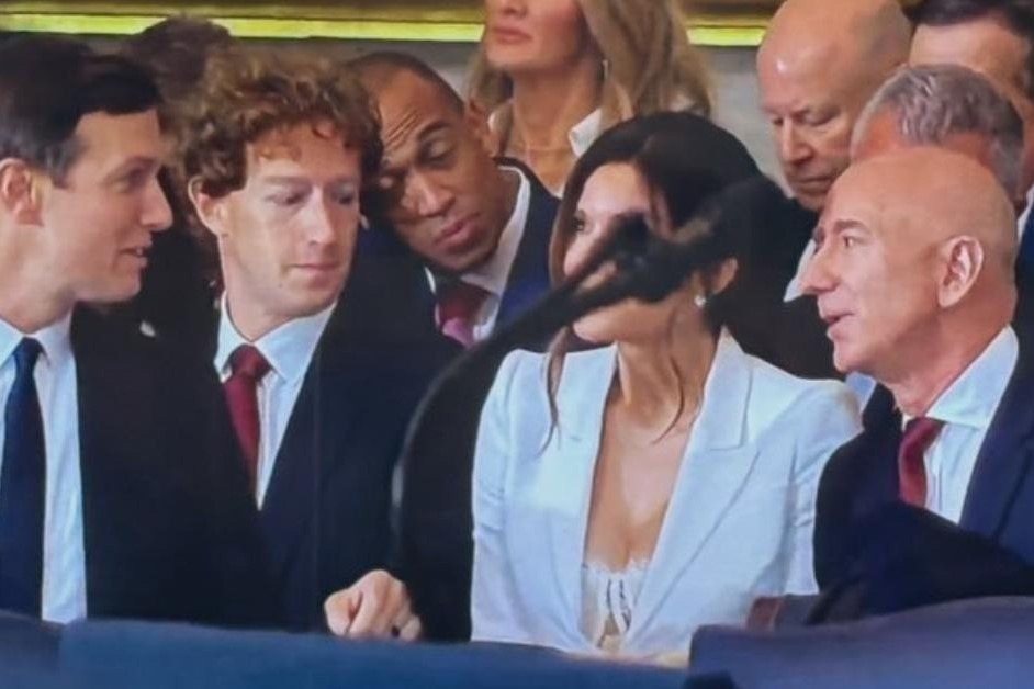 Mark Zuckerberg vang mat khi cac ty phu do bo dam cuoi cua Jeff Bezos hinh anh