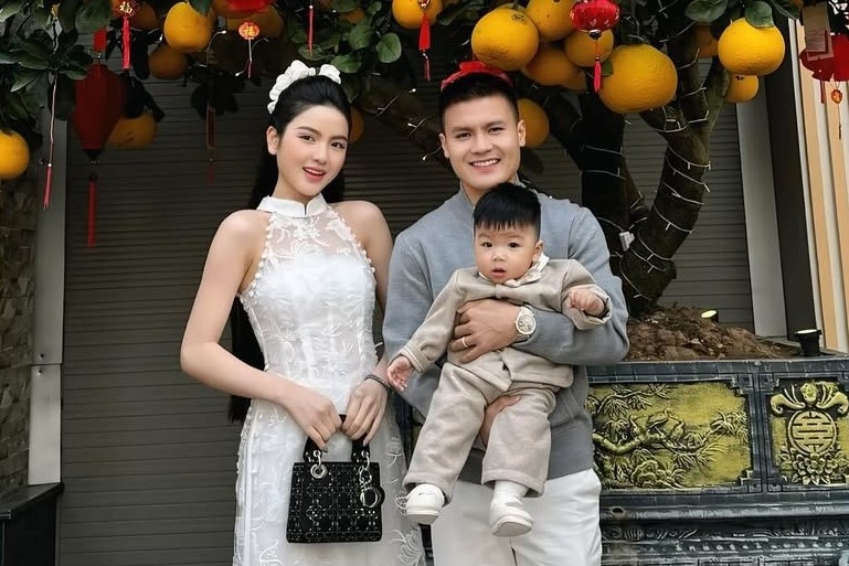 3 nang WAG cung xach tui Dior tram trieu di du xuan hinh anh