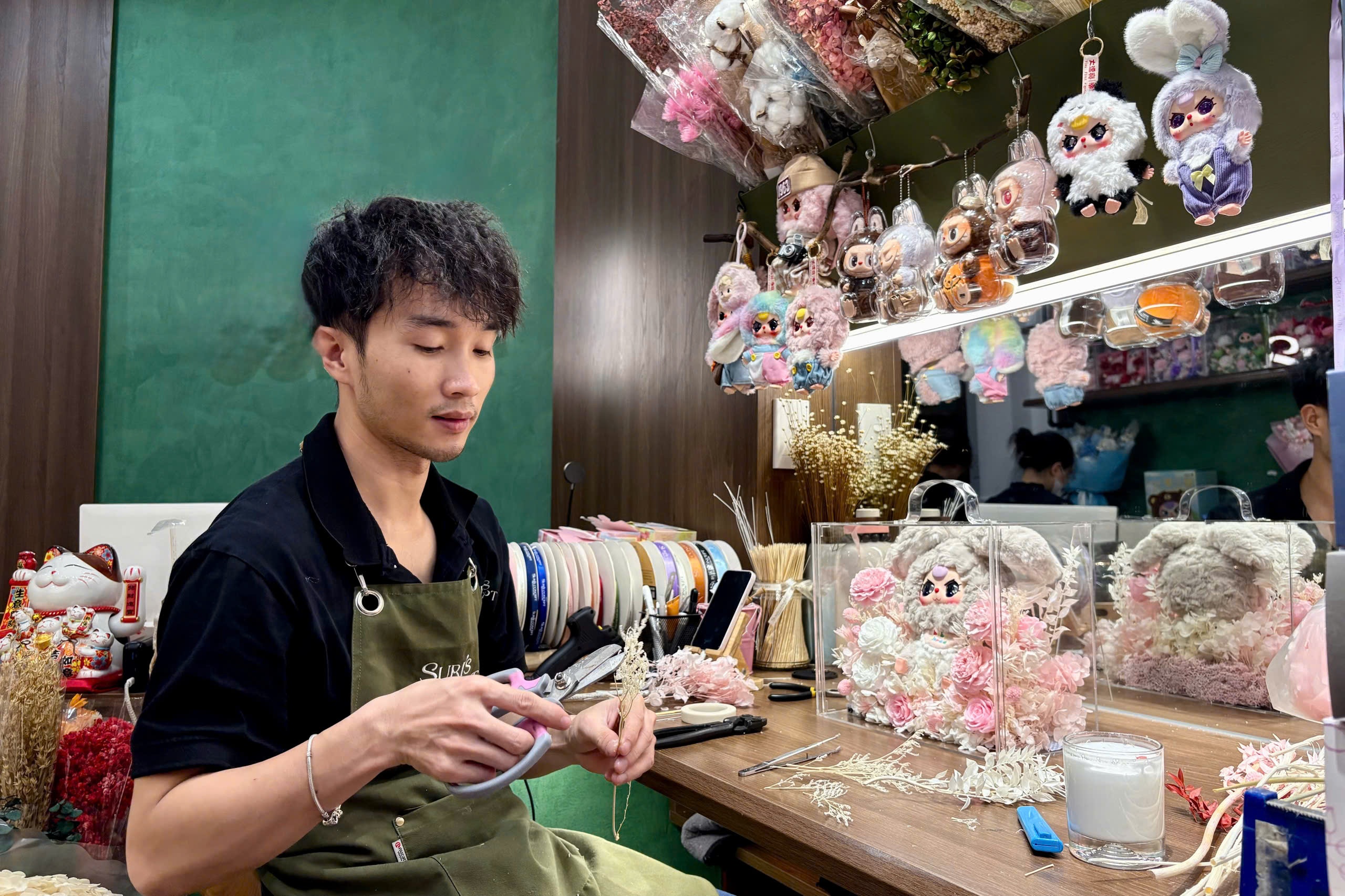 Chu tiem hoa 'be ba' o TP.HCM hot bac dip Valentine hinh anh