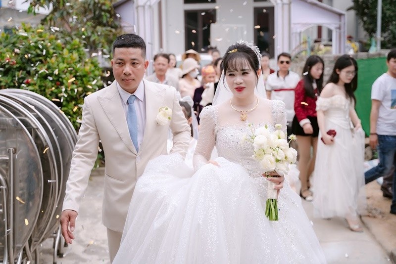 Chu re o Nghe An dan doan 15 xe tai di don dau gay xon xao hinh anh