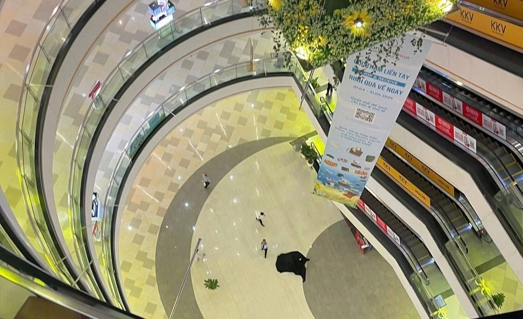 Van Hanh Mall cong bo loat thay doi sau hai vu roi lau tu vong hinh anh