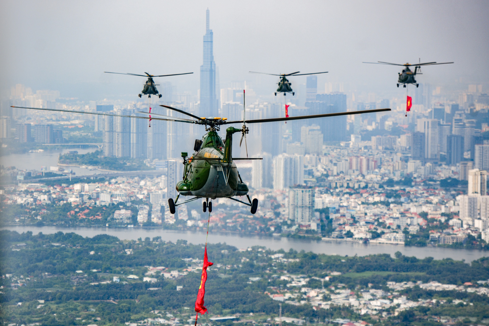 Bien doi truc thang keo co rong 20 m2 bay vao trung tam TP.HCM hinh anh