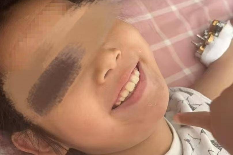 Be gai song sot ky dieu sau khi roi tu tang 25 tai Trung Quoc hinh anh