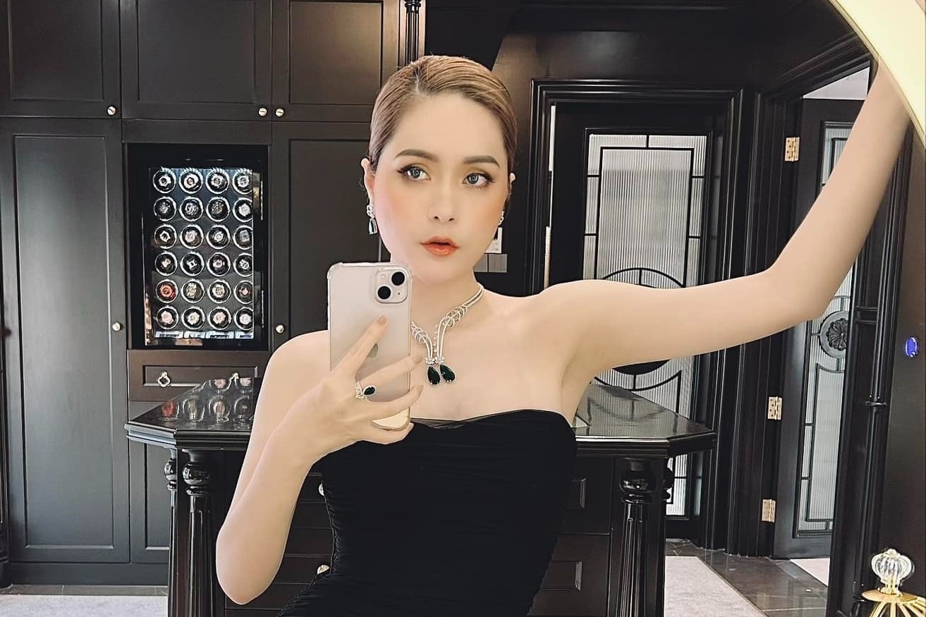 Dau cham het cho hinh tuong 'phu ba' cua Doan Di Bang, Ngan Collagen hinh anh