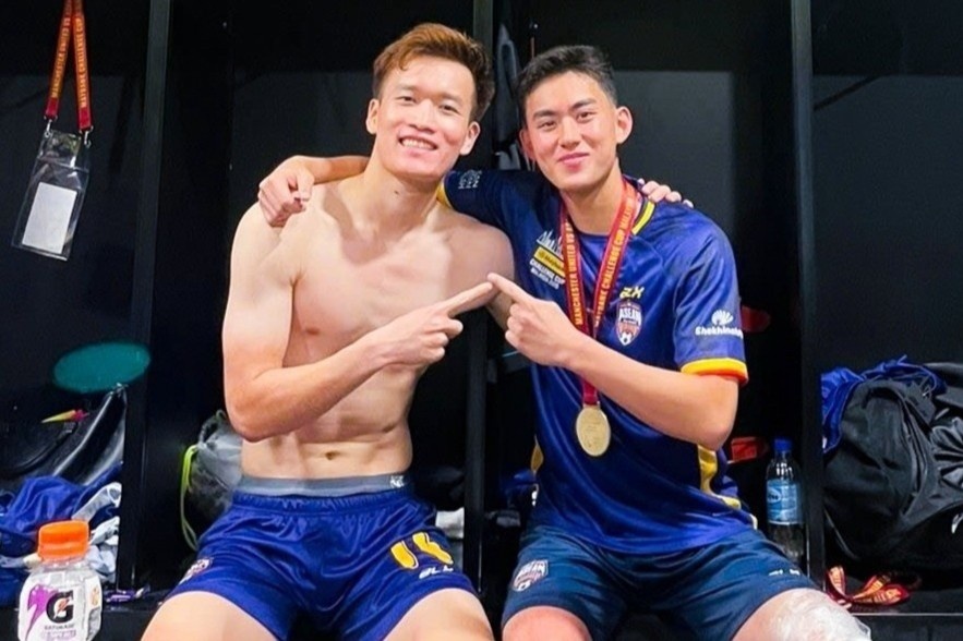 Dan mang 'xin info' cau thu Philippines than thiet ben Hoang Duc hinh anh