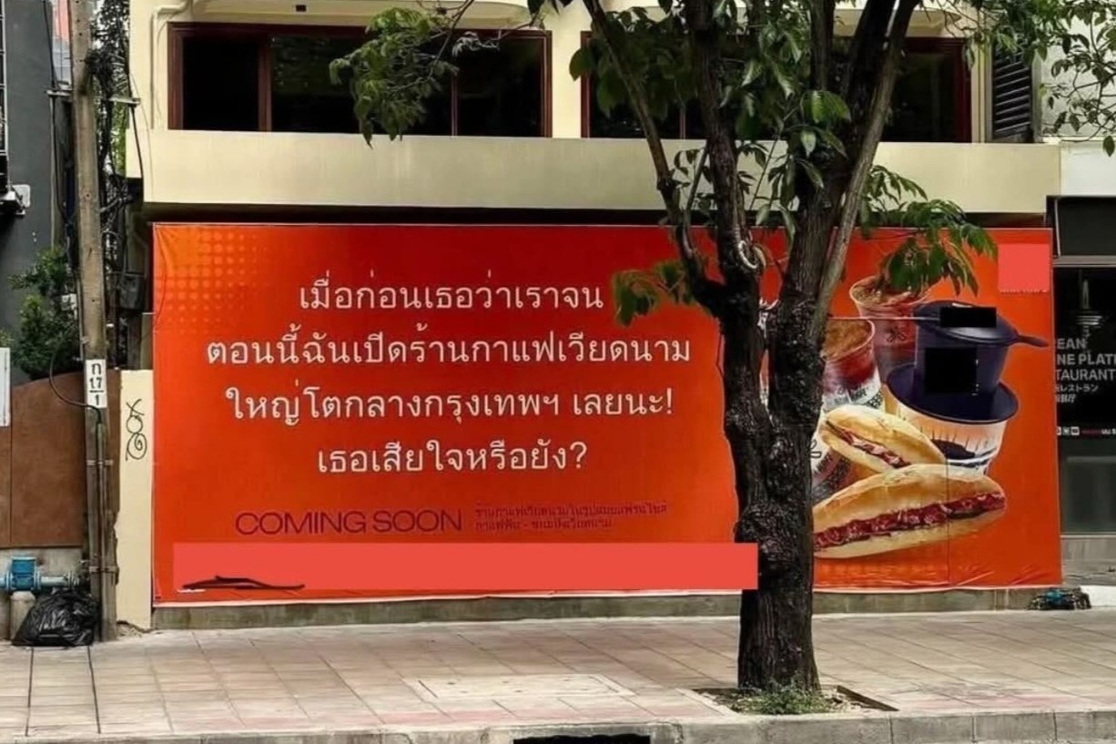 Quan ca phe Viet Nam xin loi vi bien hieu gay tranh cai o Bangkok hinh anh