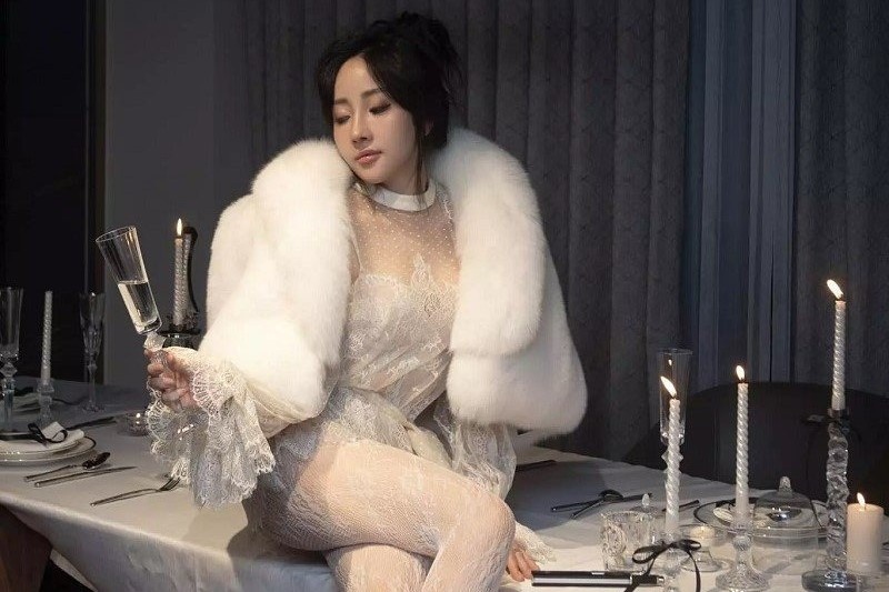 On ao khong hoi ket quanh chiec tui dat hon ca can nha cua Cun Bong hinh anh