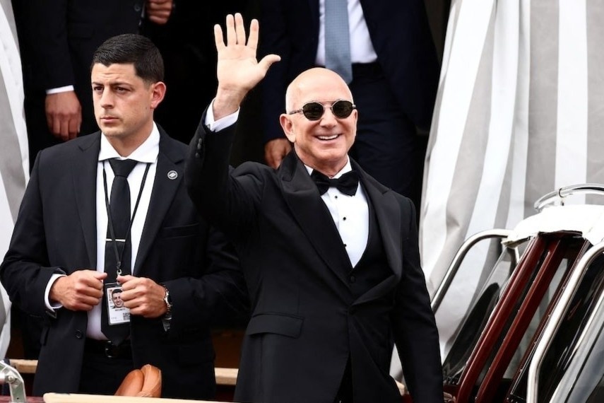 'Bo le phuc kinh khung' khien chu re Jeff Bezos bi che gieu hinh anh