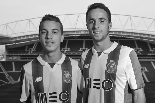 Chan dung em trai cau thu qua doi ben canh Diogo Jota hinh anh