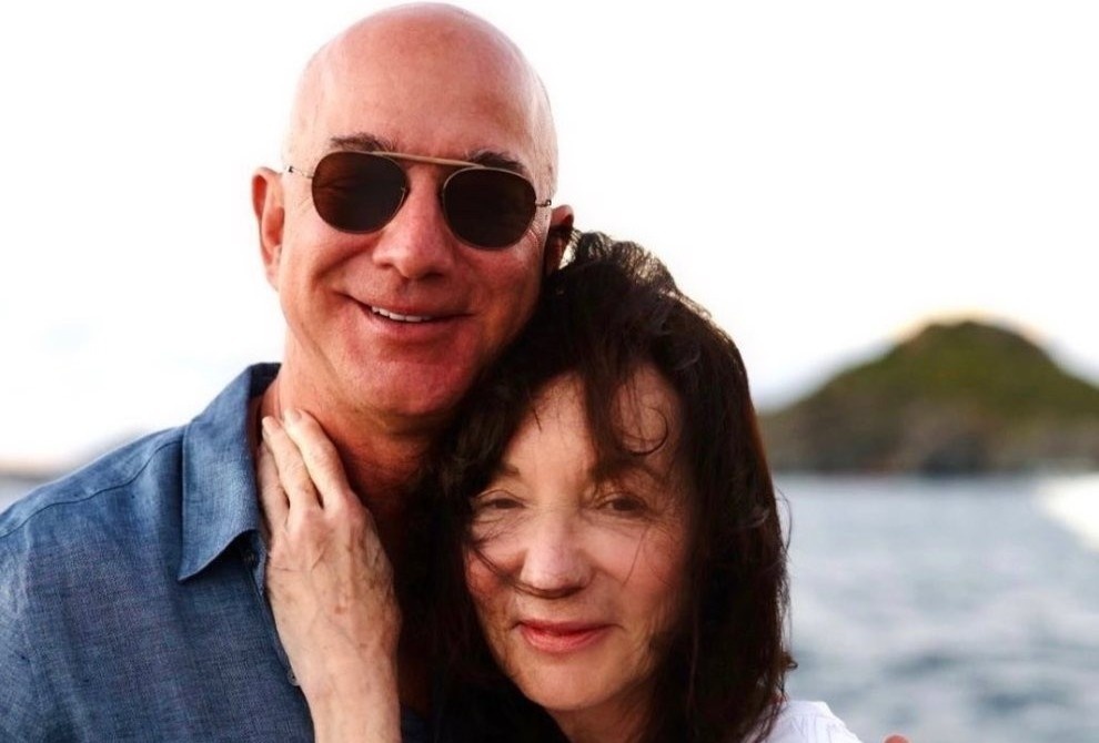 Me cua ty phu Jeff Bezos qua doi hinh anh