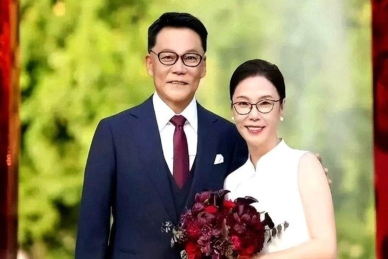 Ty phu Trung Quoc cuoi ban hoc cu sau vu ly hon chan dong hinh anh