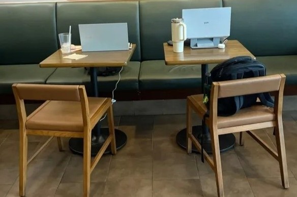 '2 laptop, 6 o dien' - kieu khach khien nhieu quan ca phe ngao ngan hinh anh