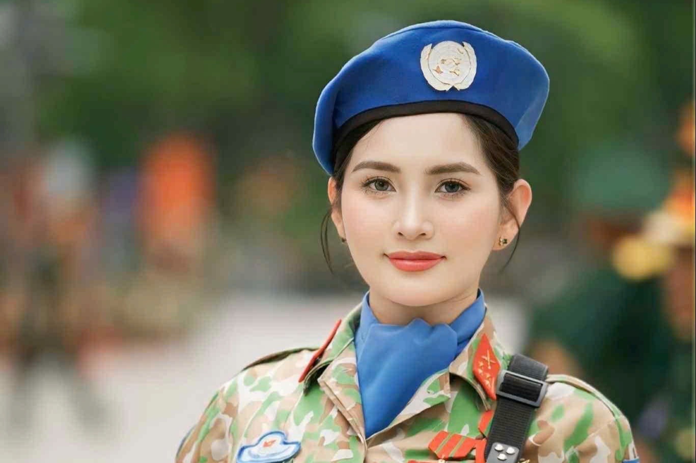 Nu chien si bao ve Quan ky 'flex' nha 3 doi tham gia dieu binh hinh anh