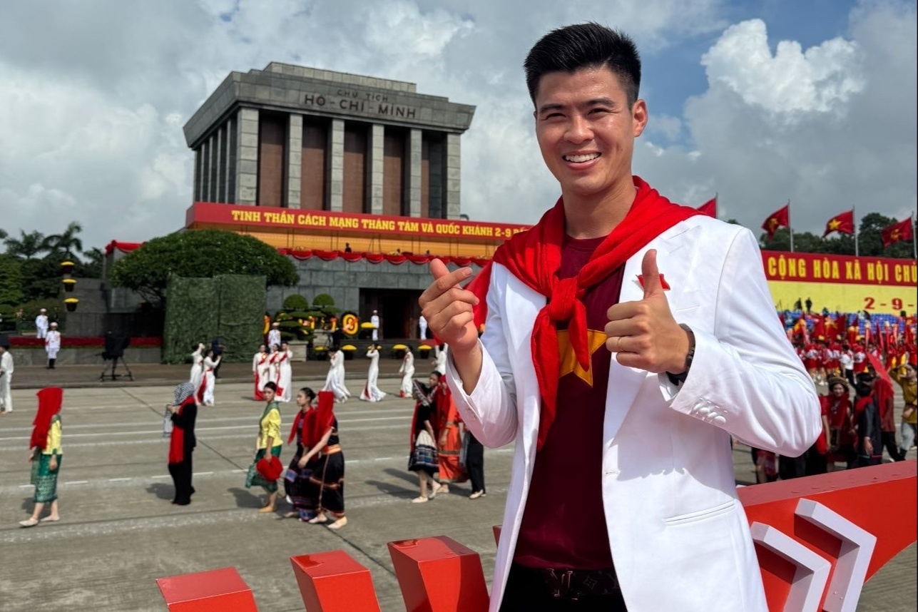 Hinh anh gay chu y cua Duy Manh o Quang truong Ba Dinh hinh anh