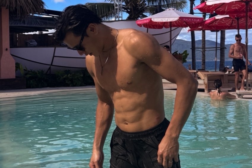 Bui Tien Dung khoe co bung an tuong hinh anh