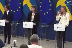 Tan Bo truong Y te Thuy Dien ngat xiu khi hop bao nham chuc hinh anh