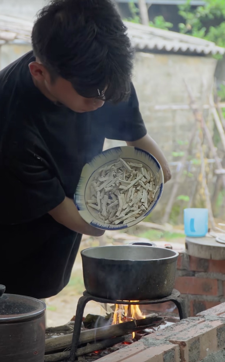 chang trai cut tay anh 2