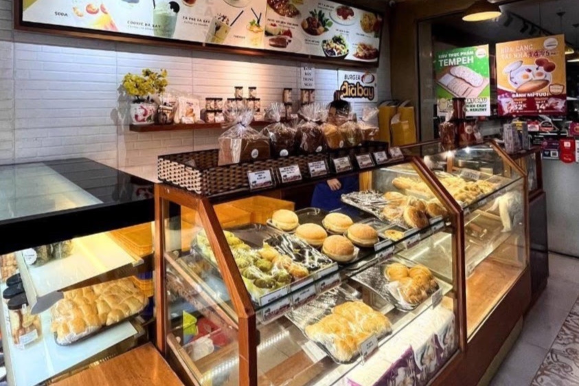 Thuong hieu banh mi o TP.HCM dong cua sau 21 nam hinh anh