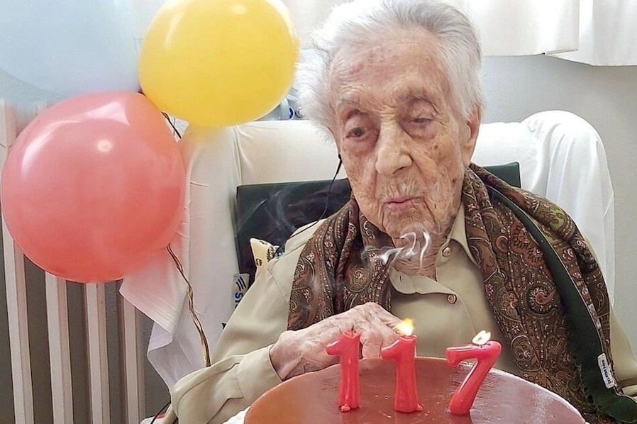 An 3 hu sua chua moi ngay la ‘chia khoa de song toi 100 tuoi’ hinh anh