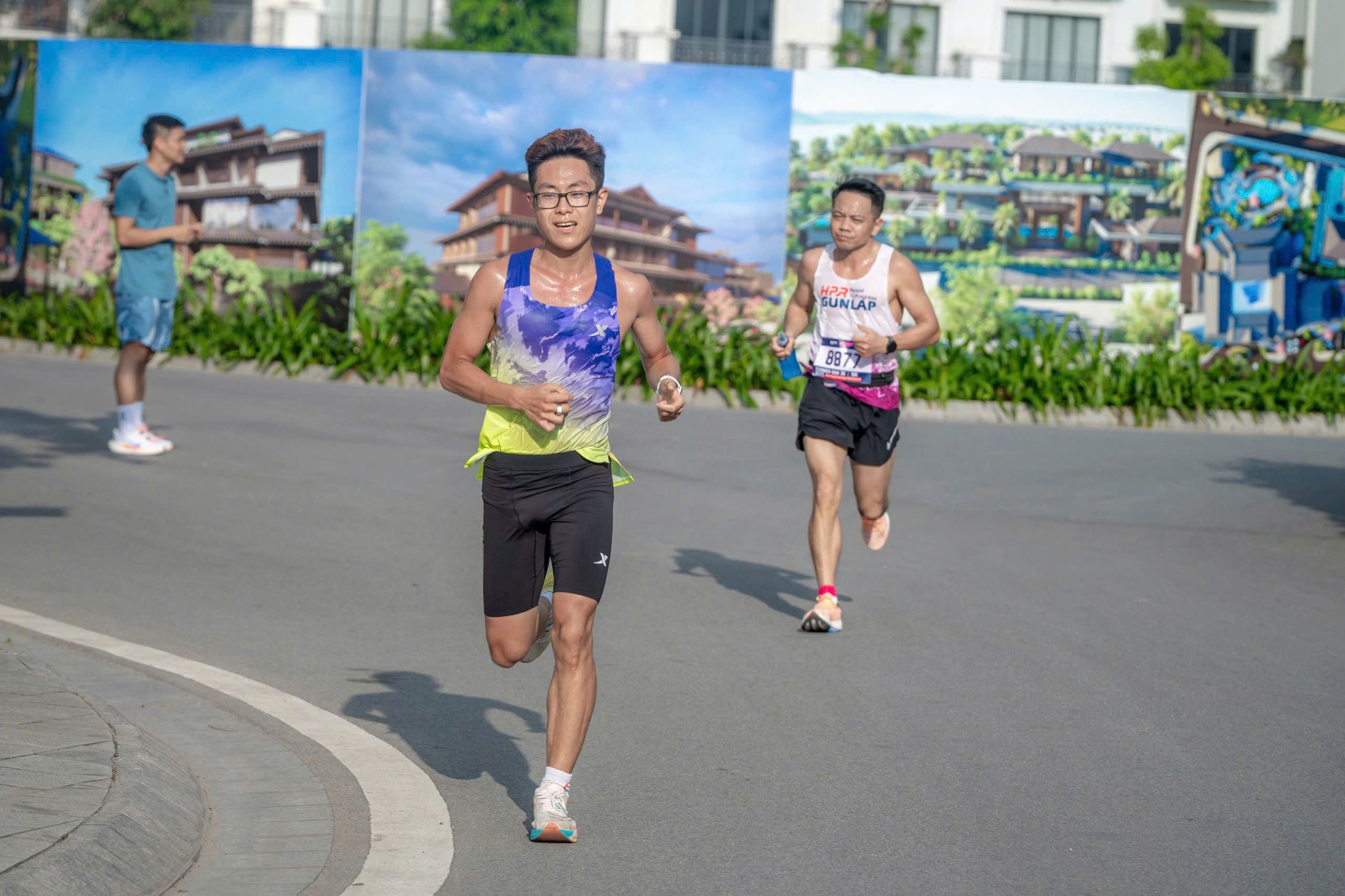 chay bo anh 1