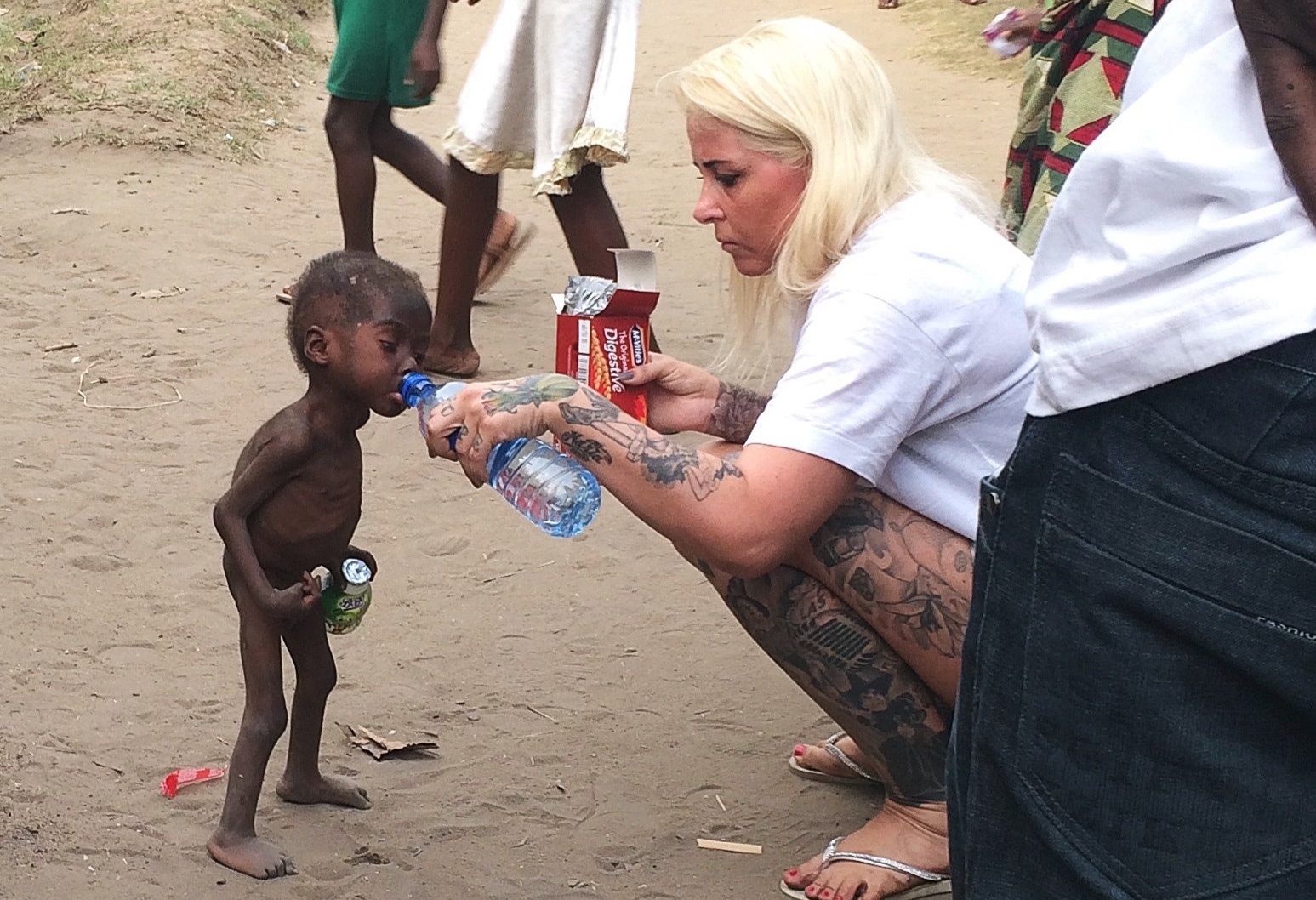 Cuoc song sau 9 nam duoc giai cuu cua 'cau be phu thuy' Nigeria hinh anh