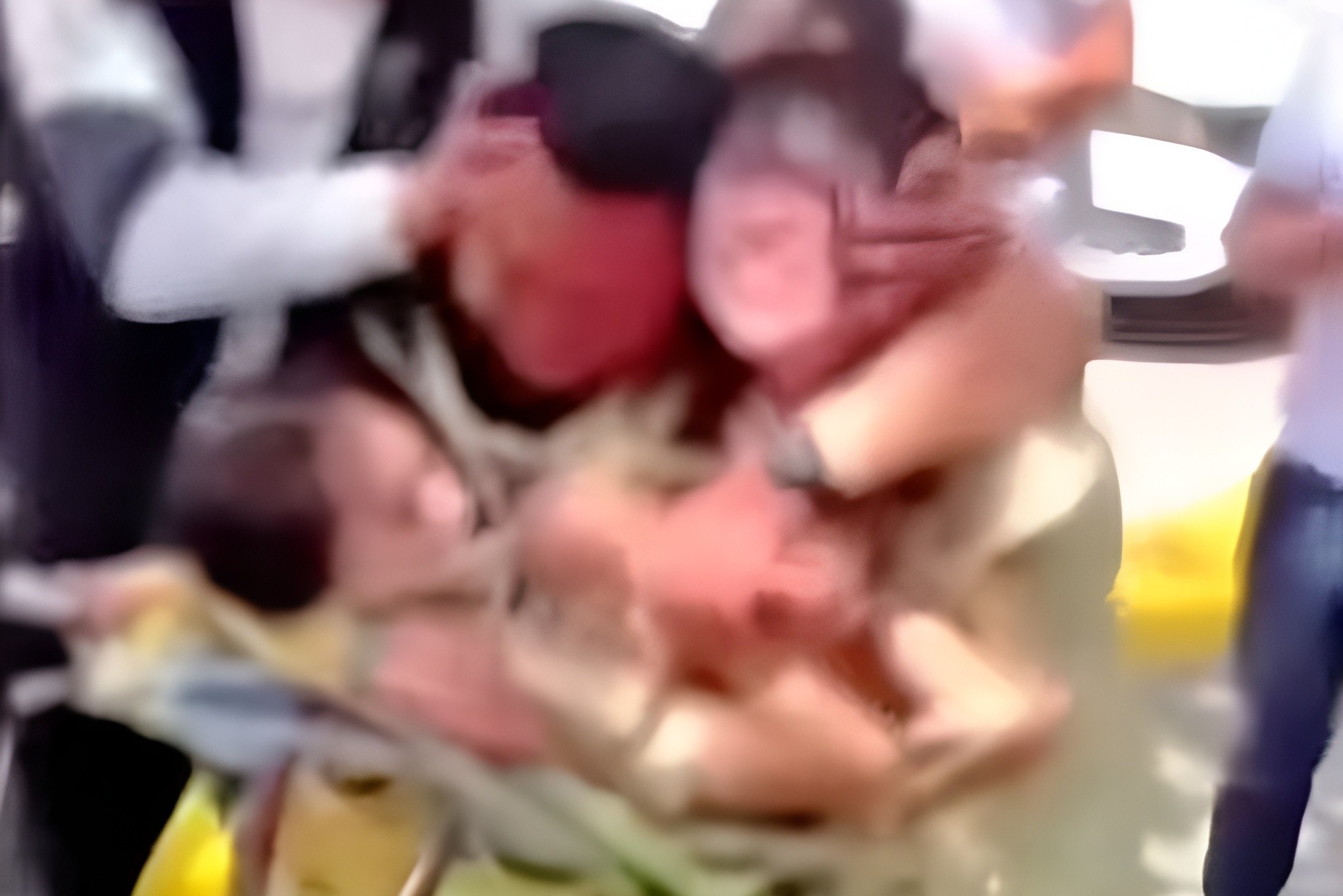 Vu hai co gai bi troi, cuong hon tho bao gay phan no o Trung Quoc hinh anh