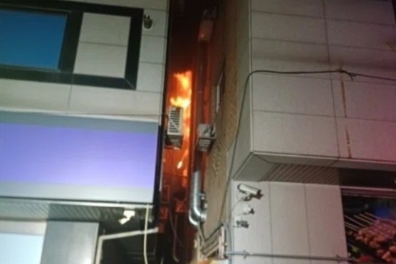 Dot chay ca toa nha, khien hang xom tu vong khi co giet mot con gian hinh anh