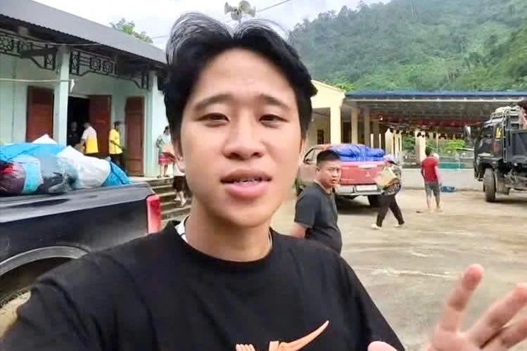 Cong an tim nguoi co nghia vu, quyen loi vu TikToker 'Ha va Viet Nam' hinh anh