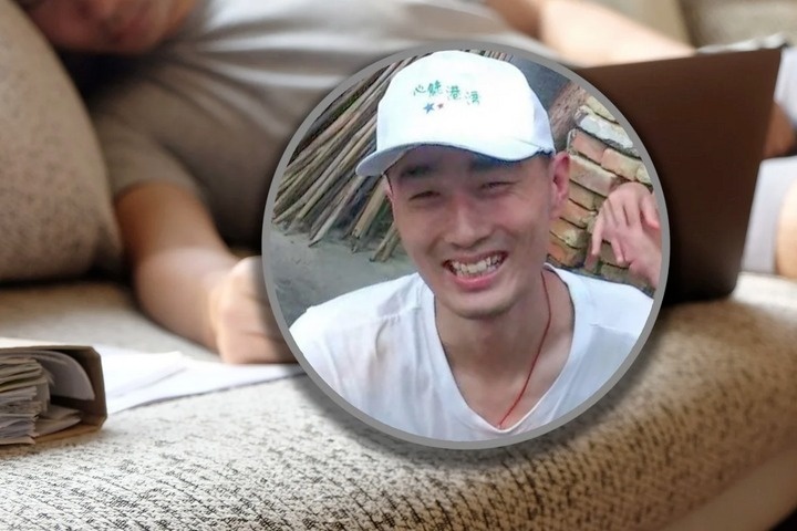 Bi kich cua mot lap trinh vien Trung Quoc: Qua doi 8 tieng van bi giuc hinh anh