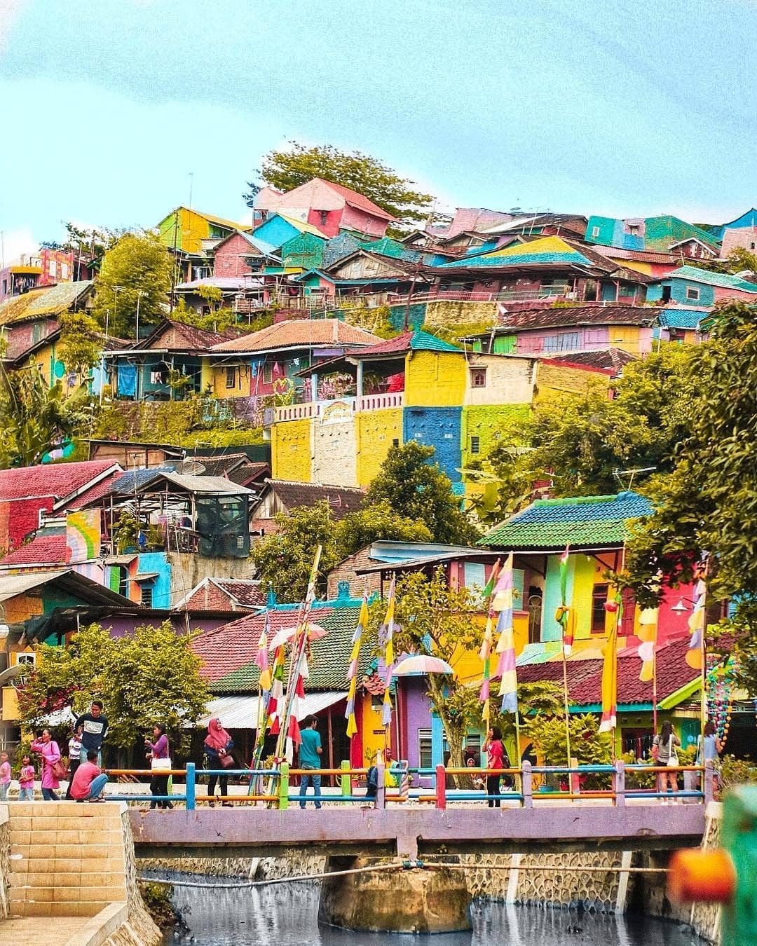 lang bay sac cau vong indonesia anh 4