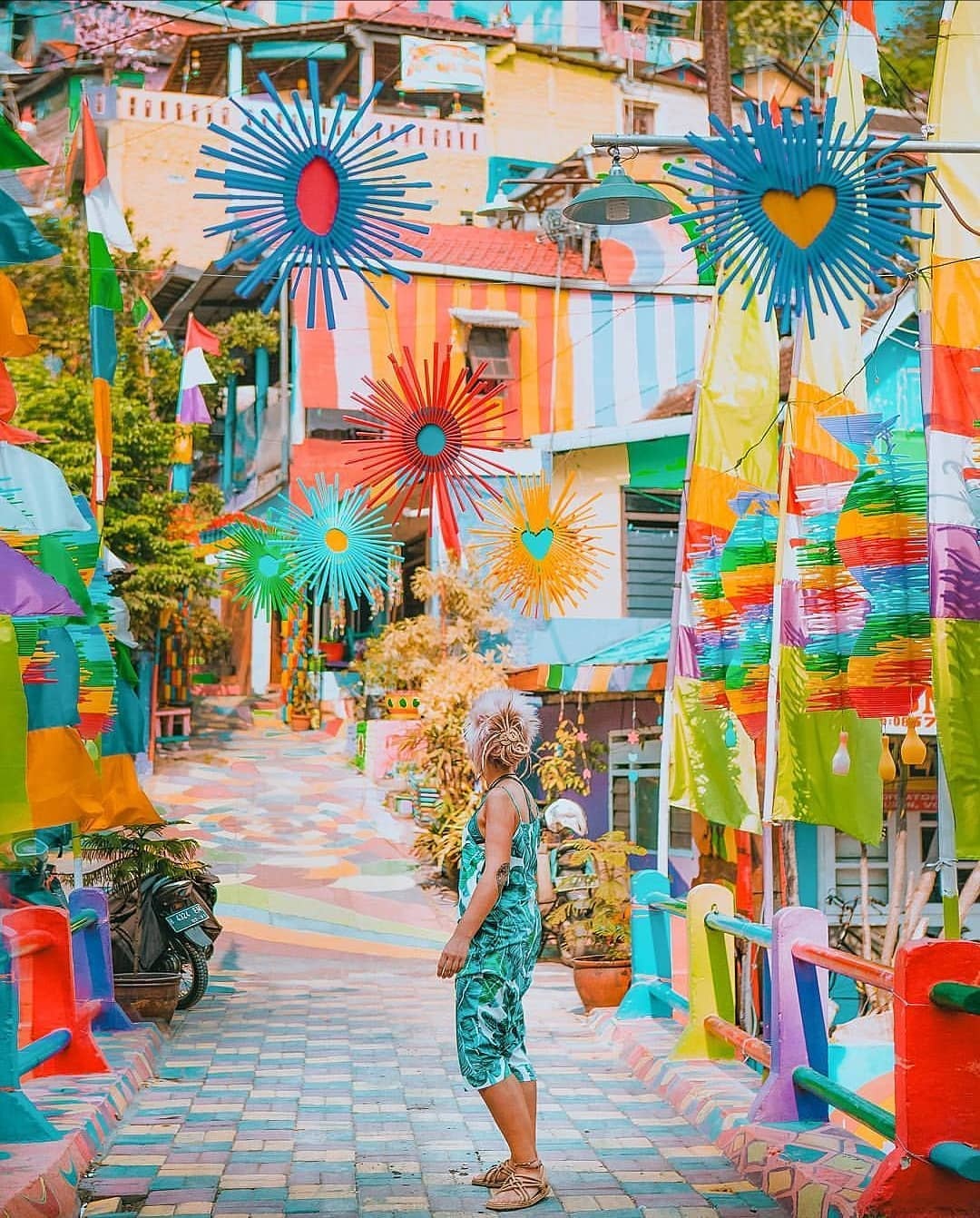 lang bay sac cau vong indonesia anh 6