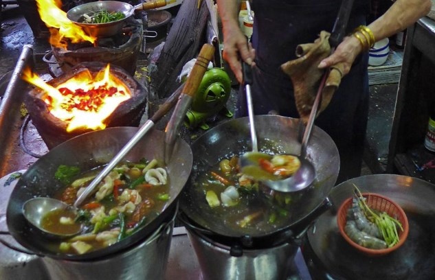 Quan an via he o Thai Lan dat sao Michelin co gi dac biet? hinh anh