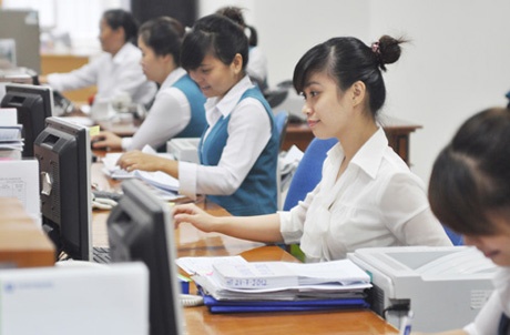 Khoang 7.000 nhan su tai chinh ngan hang that nghiep hinh anh