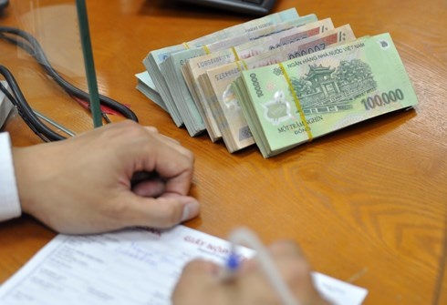 Khat von ngan hang, doanh nghiep vay muon khap noi hinh anh