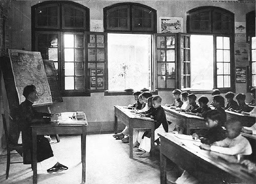 Ky uc xuc dong ve buoi hoc dau tien 100 nam truoc hinh anh