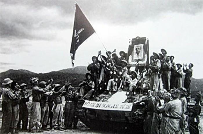 Điện Biên Phủ, Võ Nguyên Giáp, Tạ Quốc Luật, Đàm Quang Trung, duyệt binh ảnh 2 Dien Bien Phu, Vo Nguyen Giap, Ta Quoc Luat, Dam Quang Trung, duyet binh anh 2