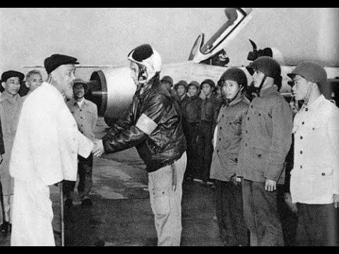 Chuyen cam dong Bac Ho tang dong ho nu cho Thieu tuong Nguyen Hong Nhi hinh anh