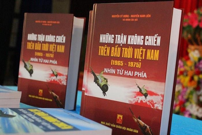 Nguyen Nam Lien,  phi cong,  Anh hung LLVT,  khong chien,  truyen tranh Viet Nam anh 3