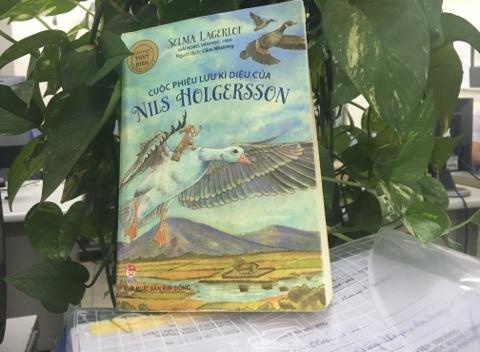 Cuon truyen thieu nhi xuat sac dua tac gia den voi giai Nobel hinh anh