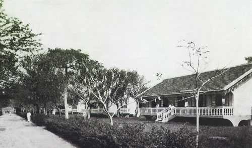 Benh vien Bach Mai tung la noi chua benh truyen nhiem mien phi hinh anh