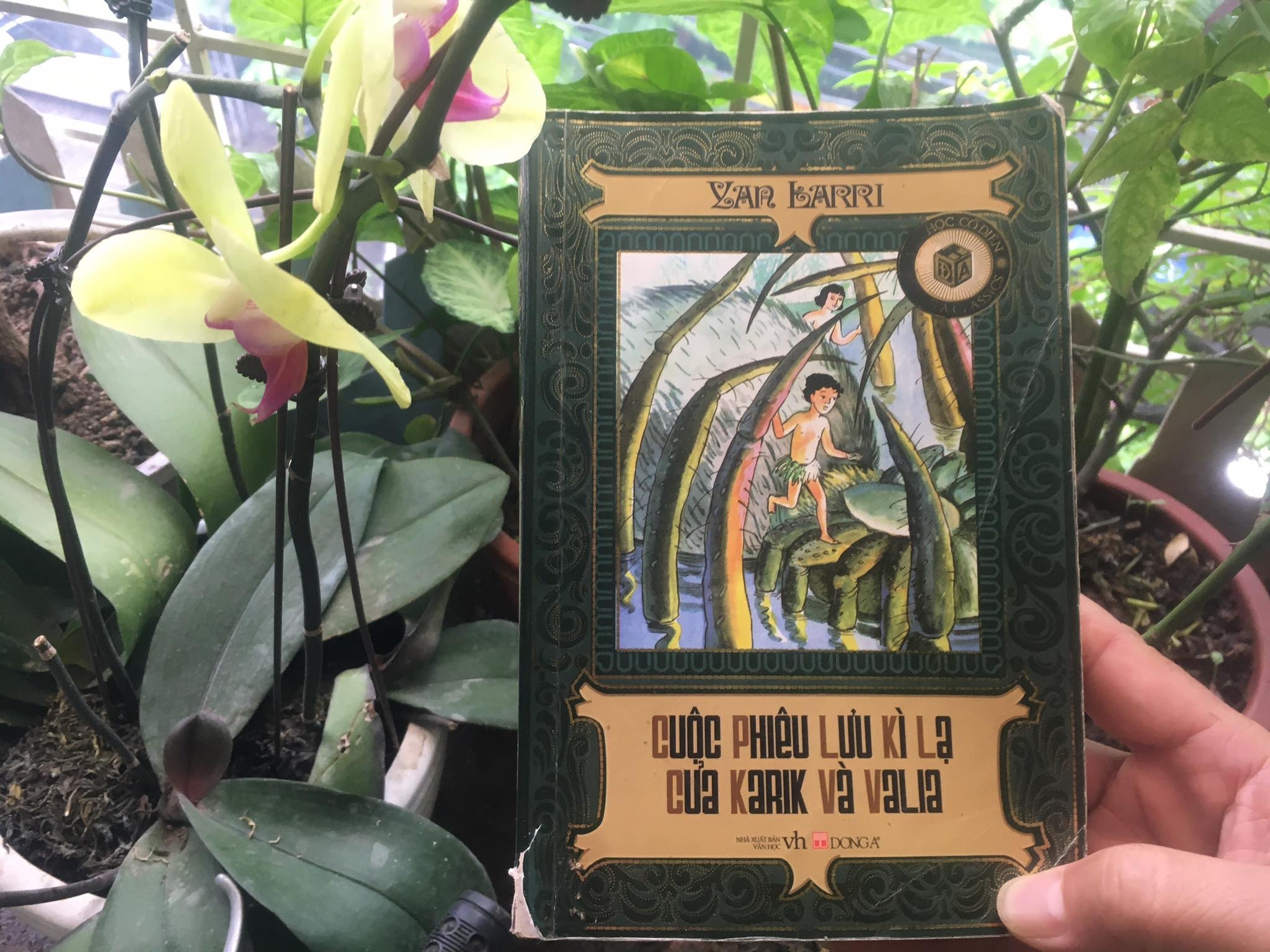 Vu khi sinh hoc trong truyen phieu luu thieu nhi Lien Xo hinh anh