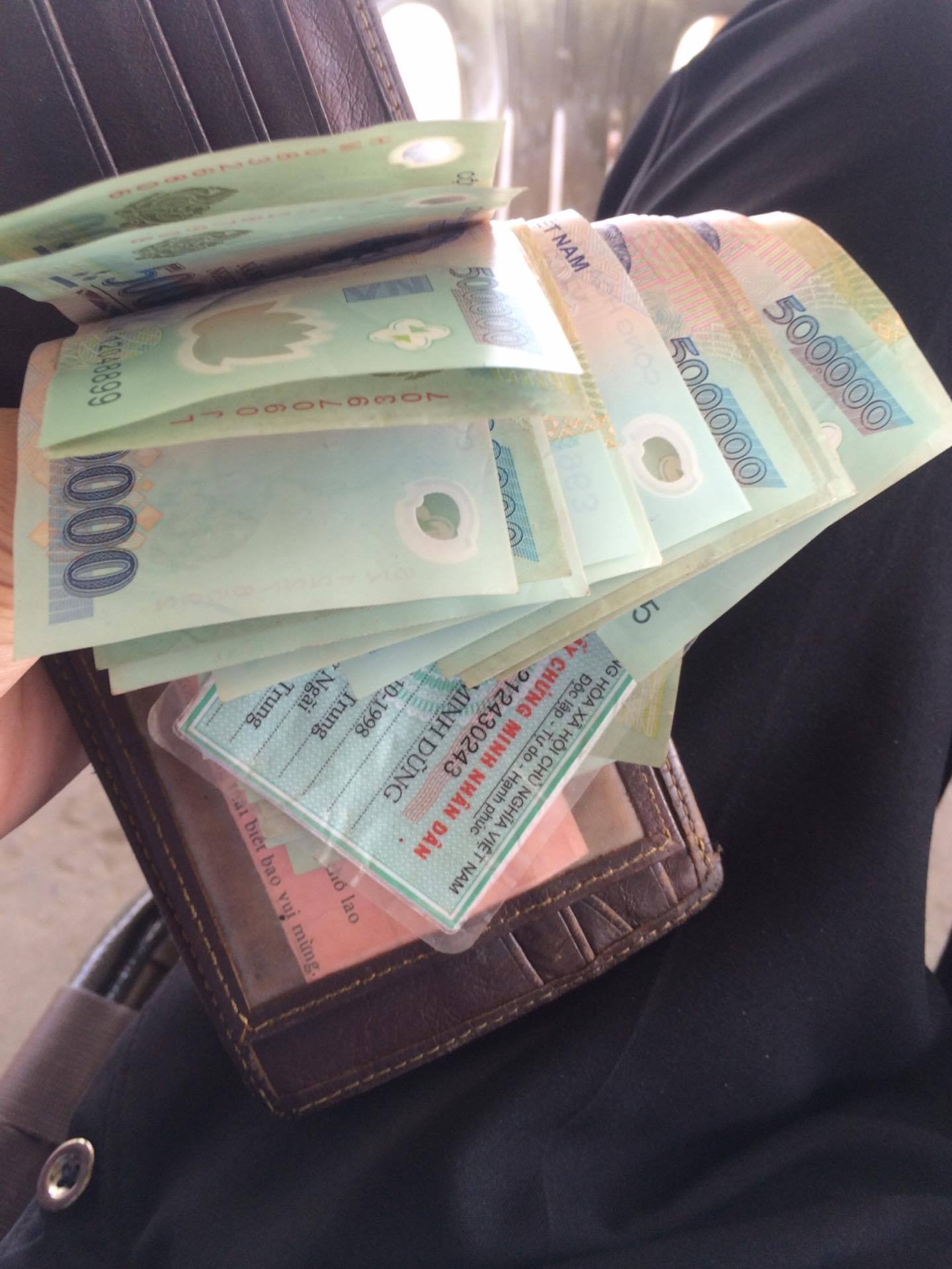 Nguoi dieu tiet xe buyt nhat va tra lai 9 trieu hinh anh