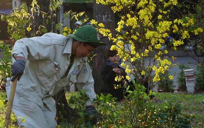 Don rac xuyen dem giao thua o Sai Gon hinh anh